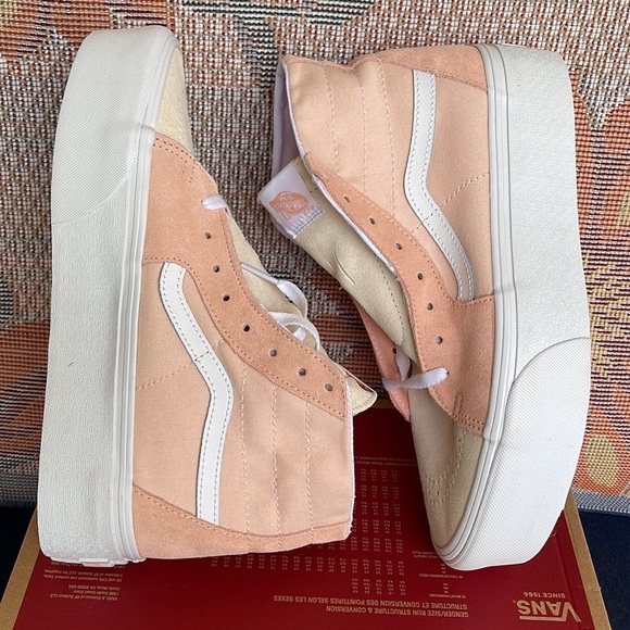 Vans Men’s Sk8-Hi Tapered Stacd
Color Block Peach
VN0A5JMKBOD
Platforms Sneakers - Picture 12 of 16